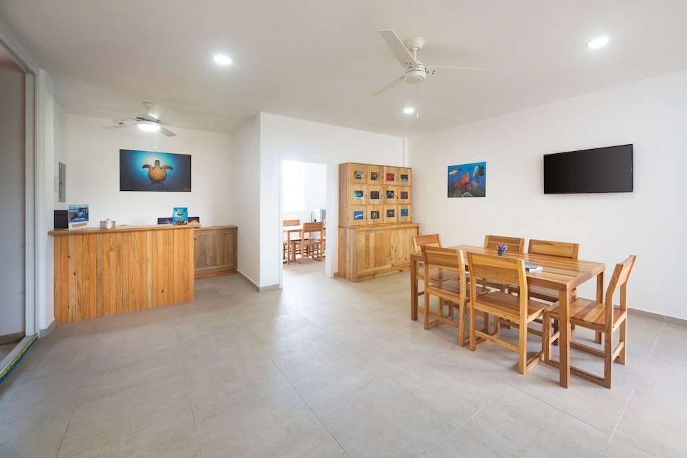 Naboo Resort & Dive Center - Adults Only 34/50
