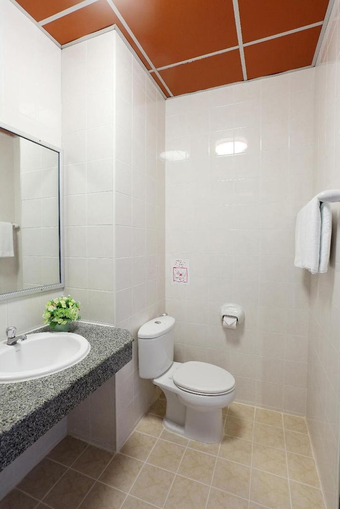 Rambuttri Village Inn Plaza 64/69
