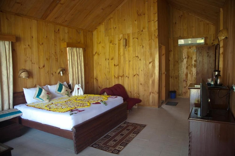 Symphony Palms Beach Resort 32/57