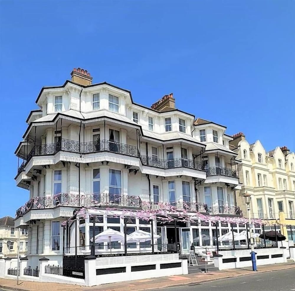 East Beach Hotel 1/54