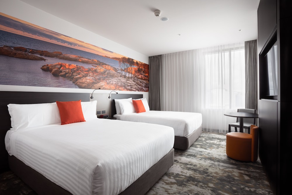 Novotel Devonport 17/50
