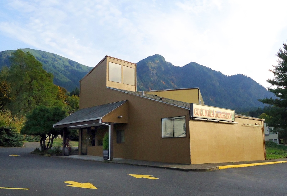 Columbia Gorge Inn 50/57