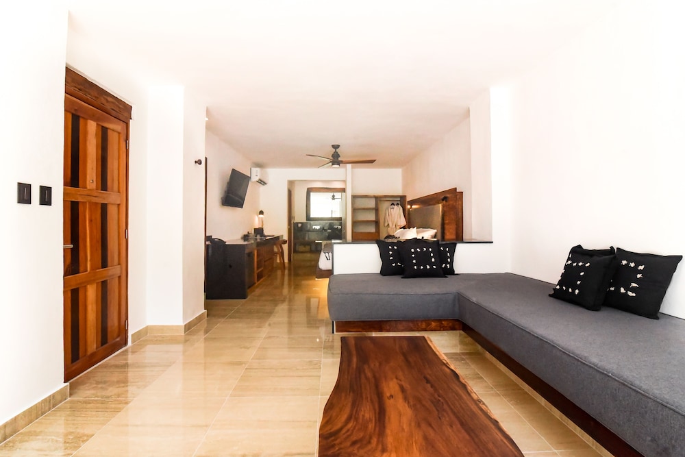 HOTEL CASA DEL JAGUAR BEACH 30/50