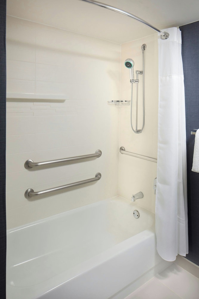 جناح بسرير كوين بغرفة نوم واحدة مع أريكة، Residence Inn By Marriott Arlington At Rosslyn 5/6