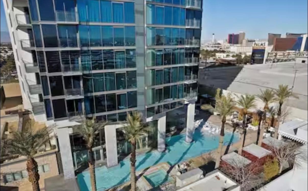 Justin's at Palms Place 1/21