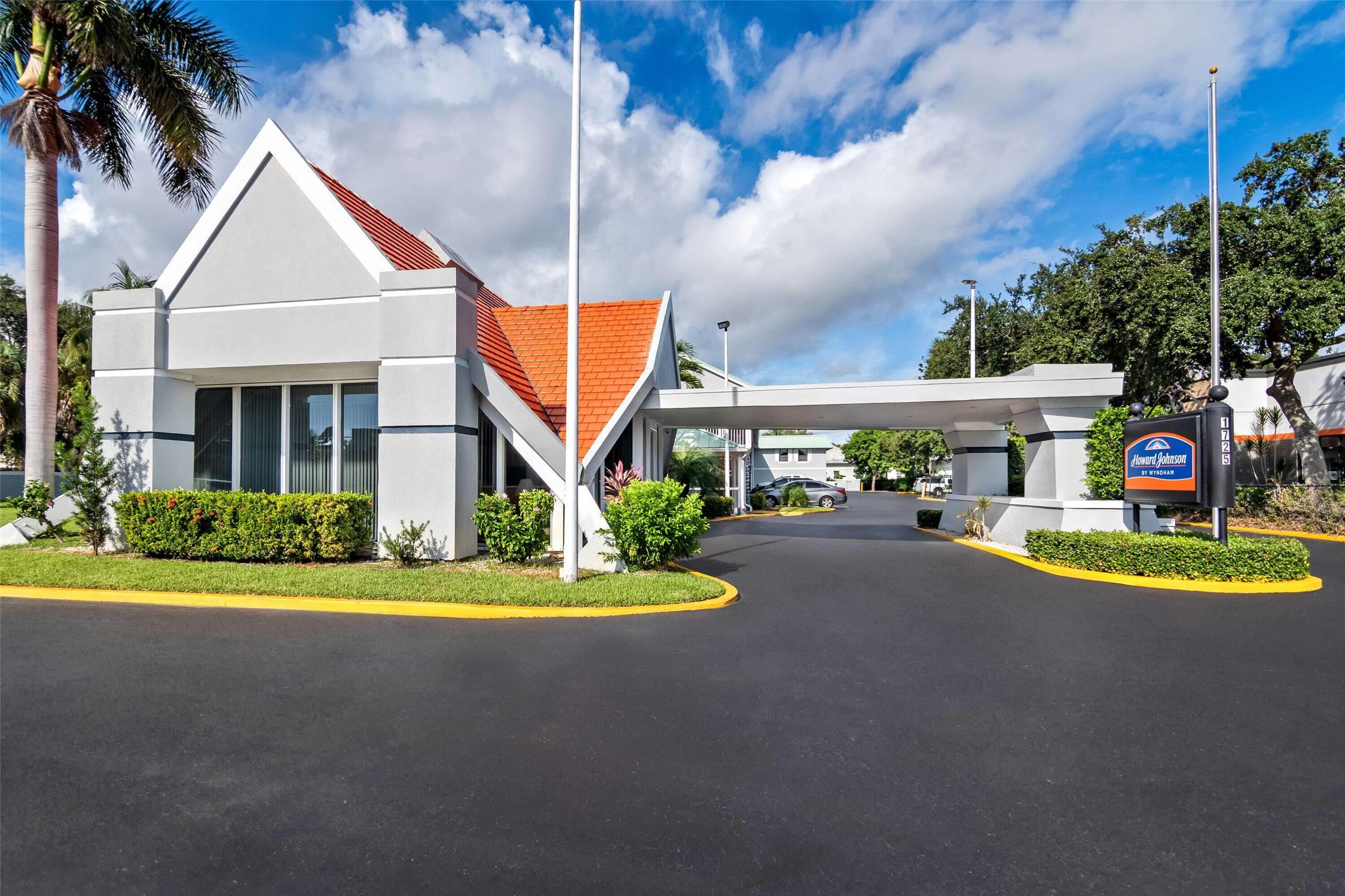 Howard Johnson By Wyndham Vero Beach / Downtown 17/22