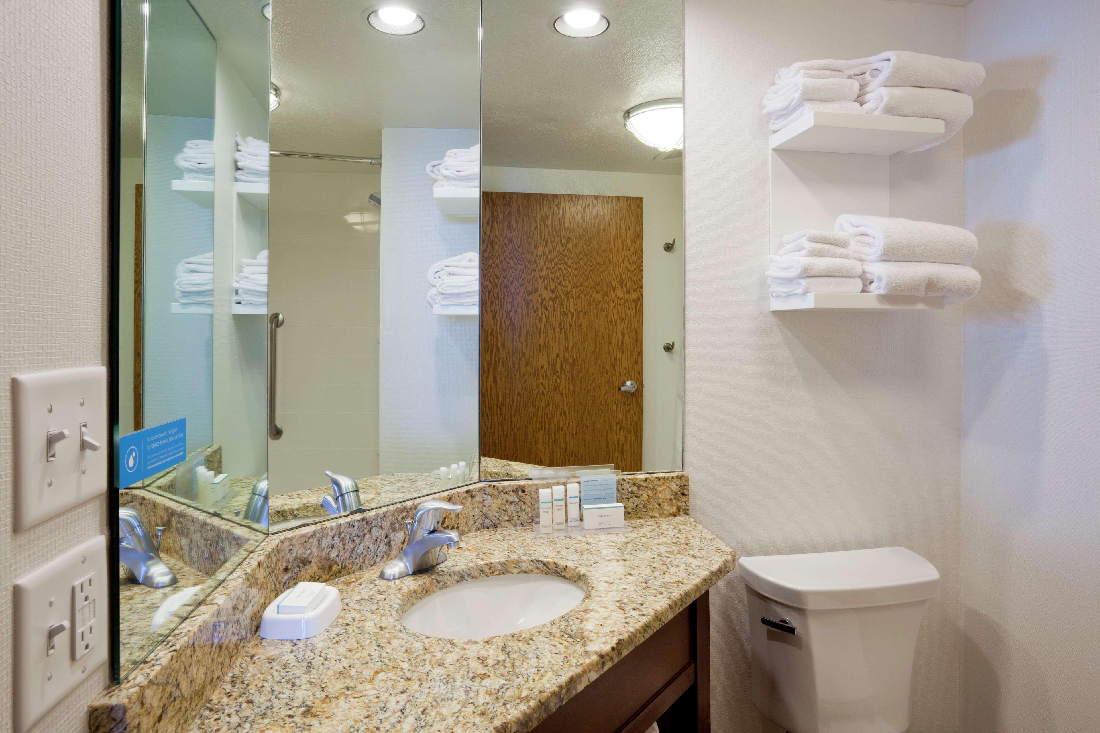 جناح بسرير كينج بغرفة نوم واحدة، Hampton Inn Duluth Canal Park 3/3