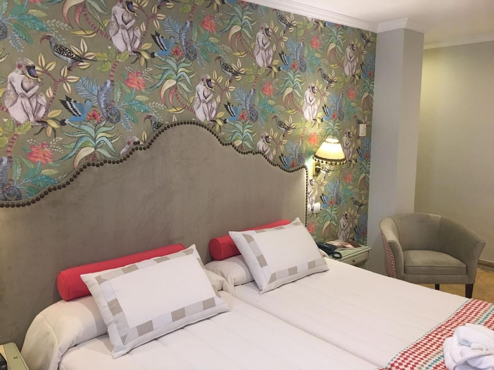 STANDARD, TWIN BEDS