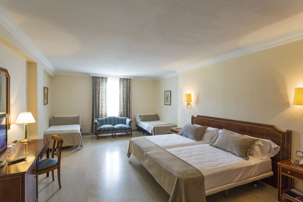 Room, Quadruple