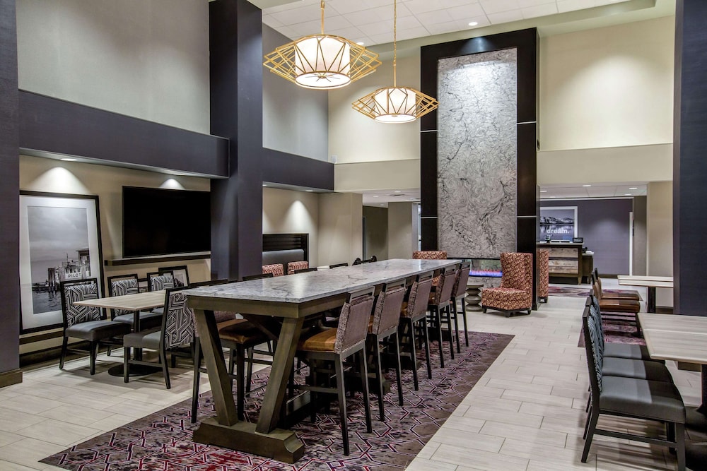Hampton Inn & Suites Reno/Sparks 27/38
