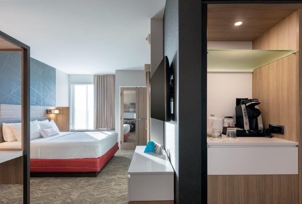 Suite, King Bed, Sofa, Accessible
