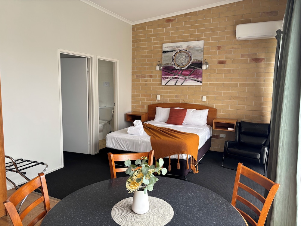 Caboolture Riverlakes Motel 24/66
