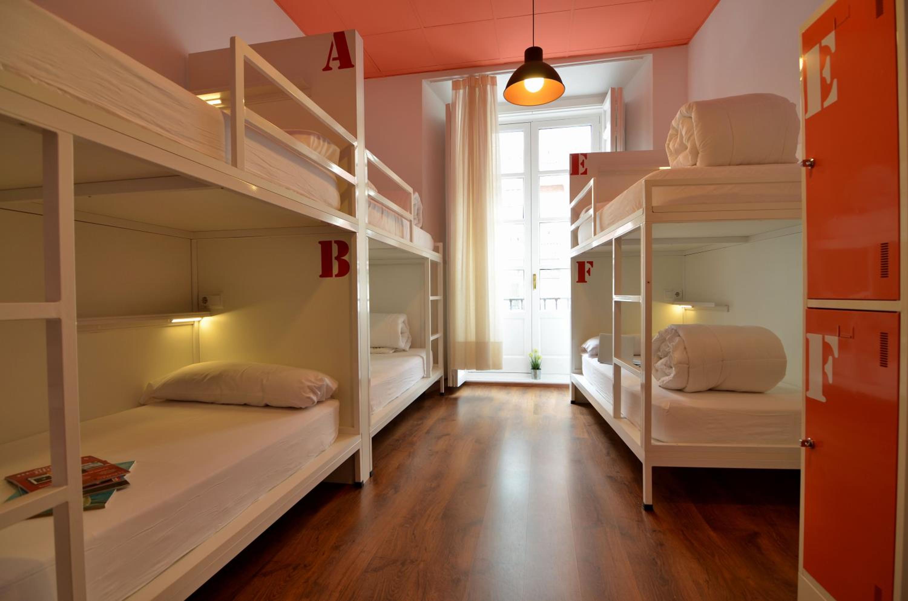 Mixed Dorm, 6 Beds, Far Home Atocha 5/8