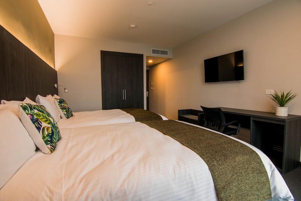 DELUXE, 2 DOUBLE BEDS