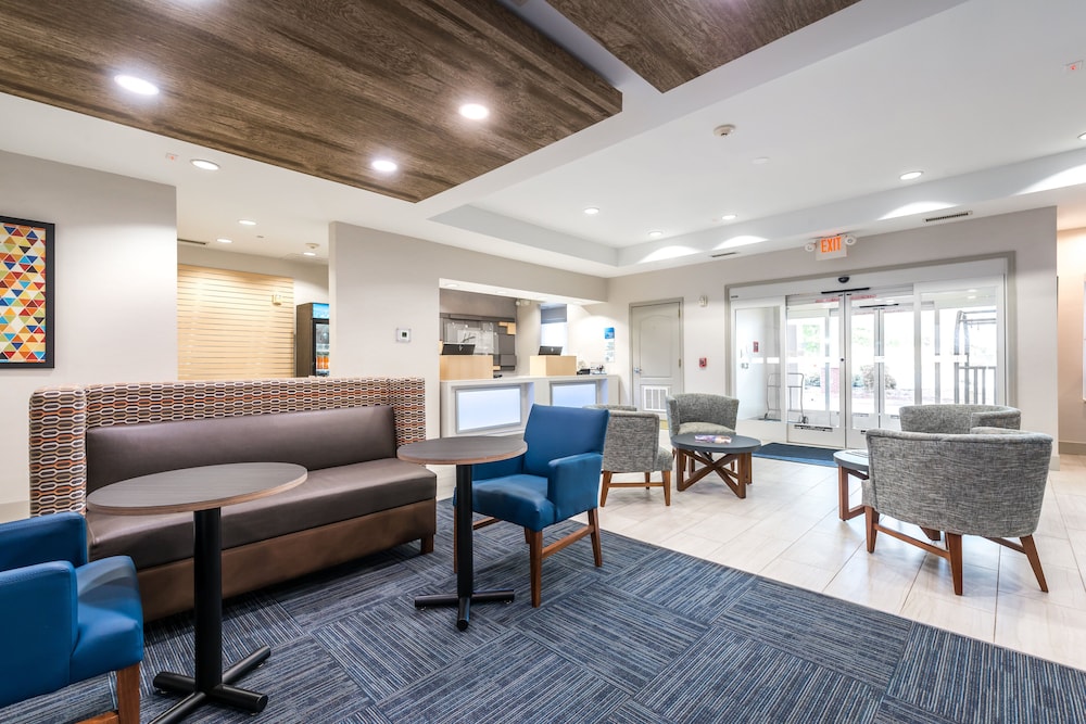 Holiday Inn Express Suites Lagrange 27/38