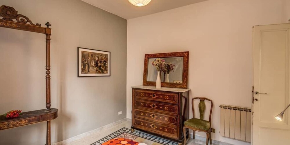 Monti Coliseum 3 bedroom 2nd floor 1/40
