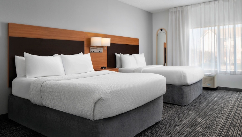 2 BEDROOMS, SUITE, ACCESSIBLE