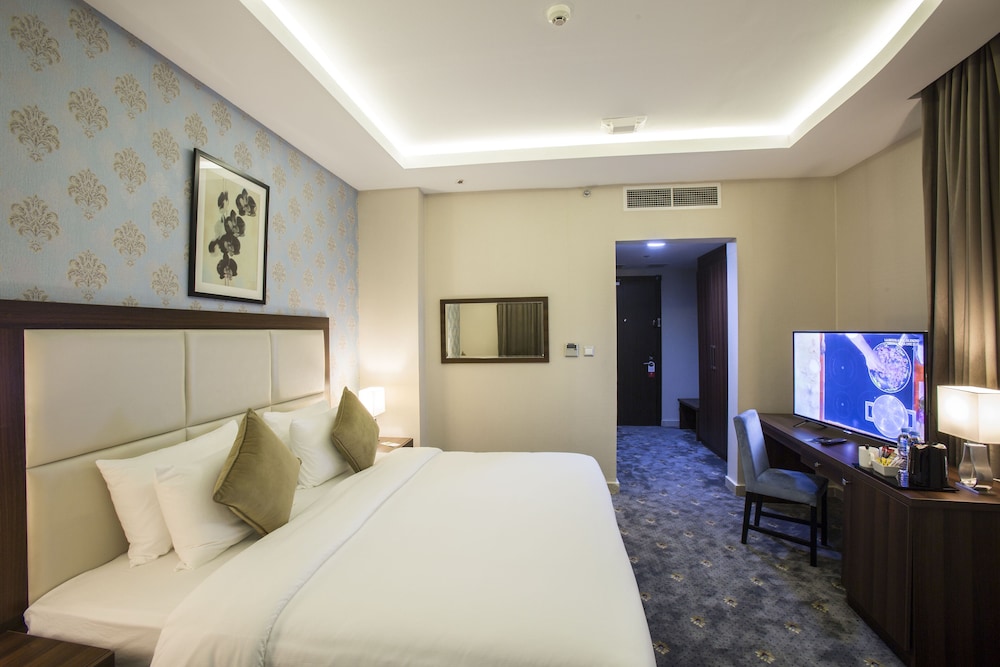 DELUXE, DOUBLE BED