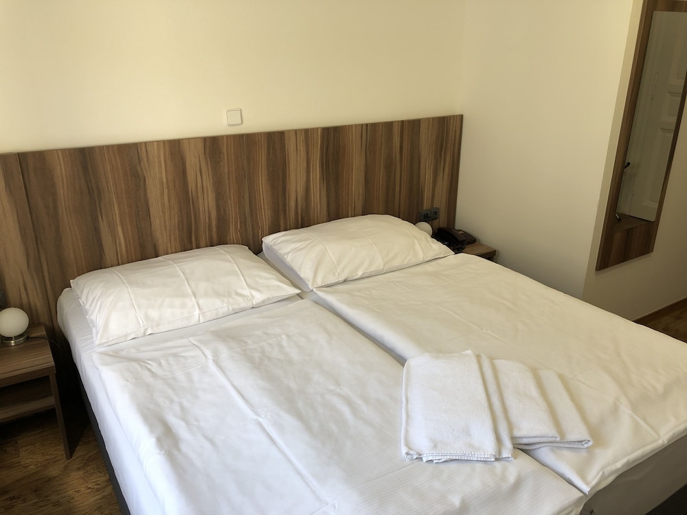 Brezina Pension 10/52