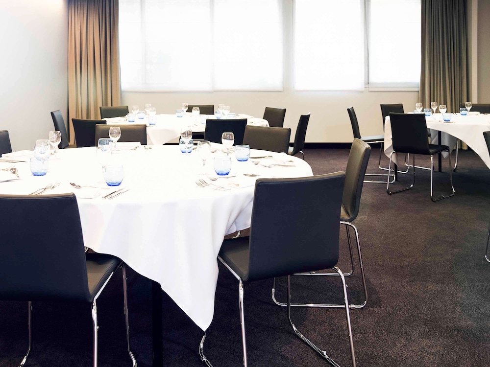 NOVOTEL CHATEAU DE VERSAILLES 67/72