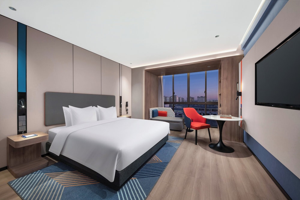 Standard, King Bed, Extra Floor Space, High Floor Space
