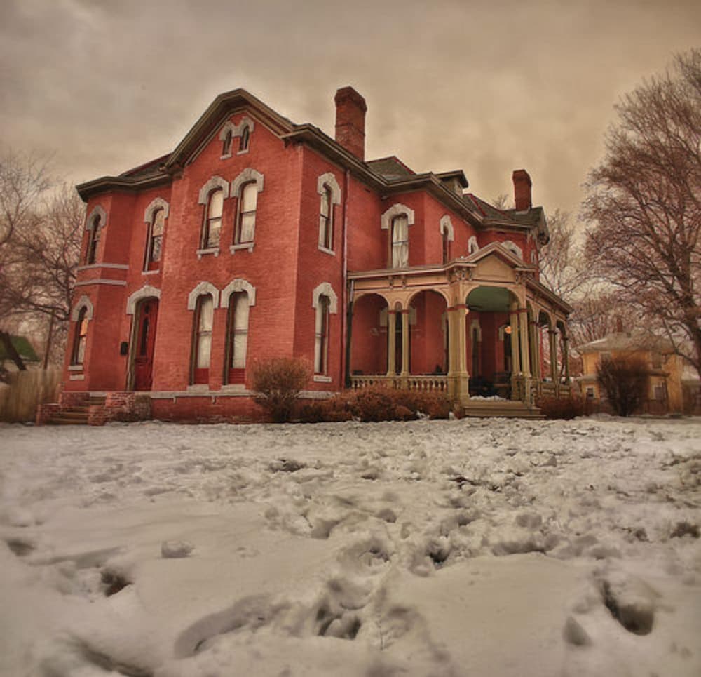 Whiskey Mansion Bed and Breakfast 2/22