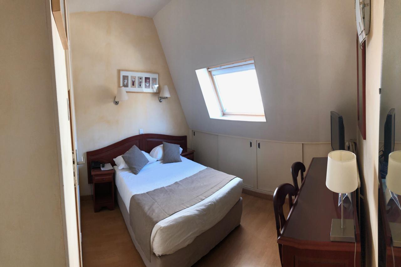 Hotel Cosmotel 54/83