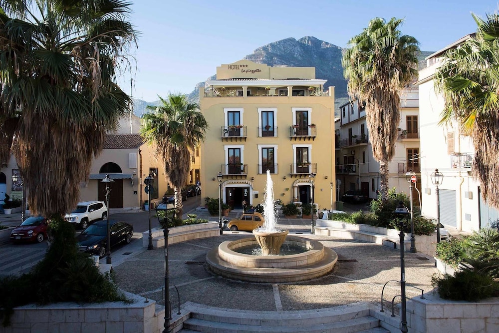 Hotel La Piazzetta 39/50