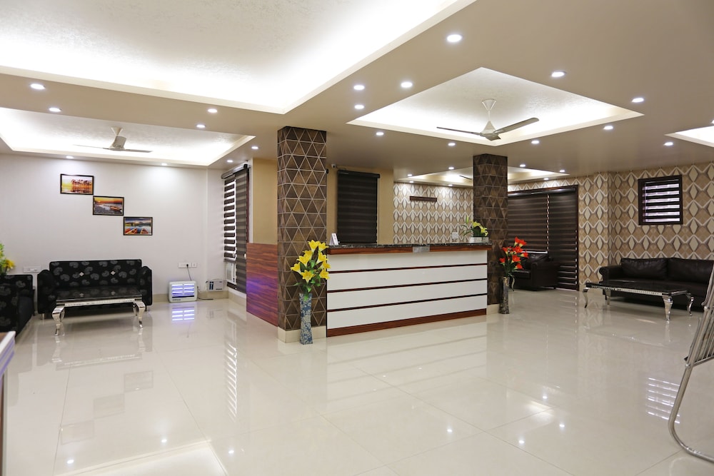 Oyo 5198 Hotel Hcgrand 4/31