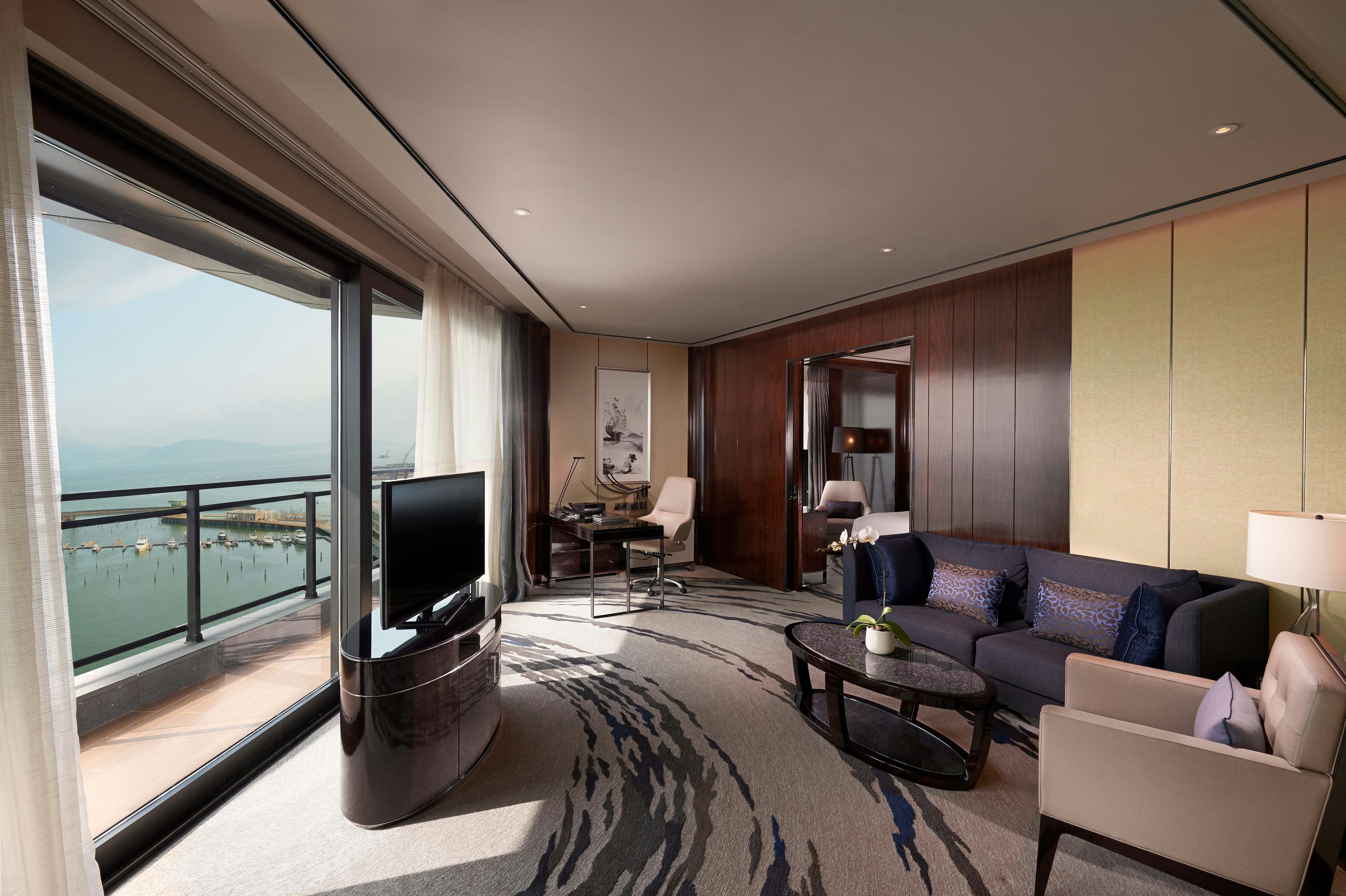 Hilton Shenzhen Shekou Nanhai 55/89