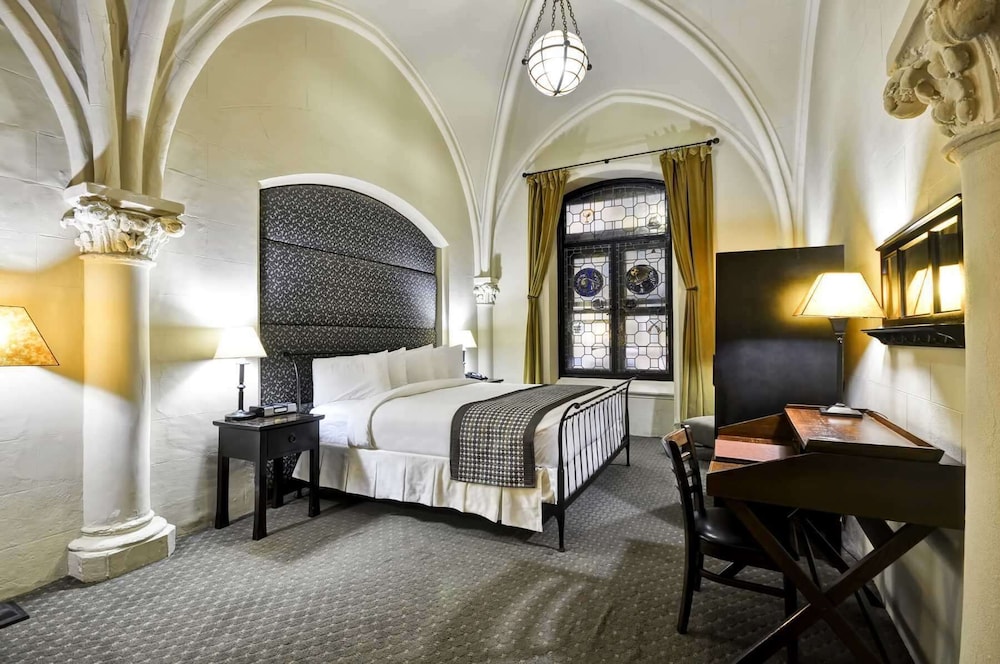 The Chemists Club Hotel 12/21