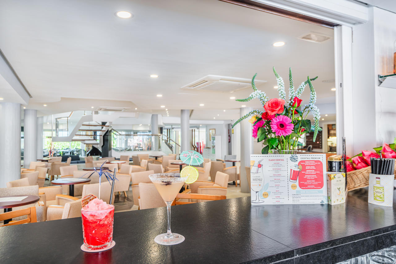 Aparthotel Flora 26/63