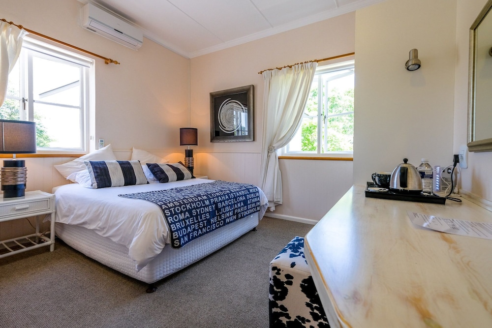 No. 10 Caledon Street Guest House 9/76