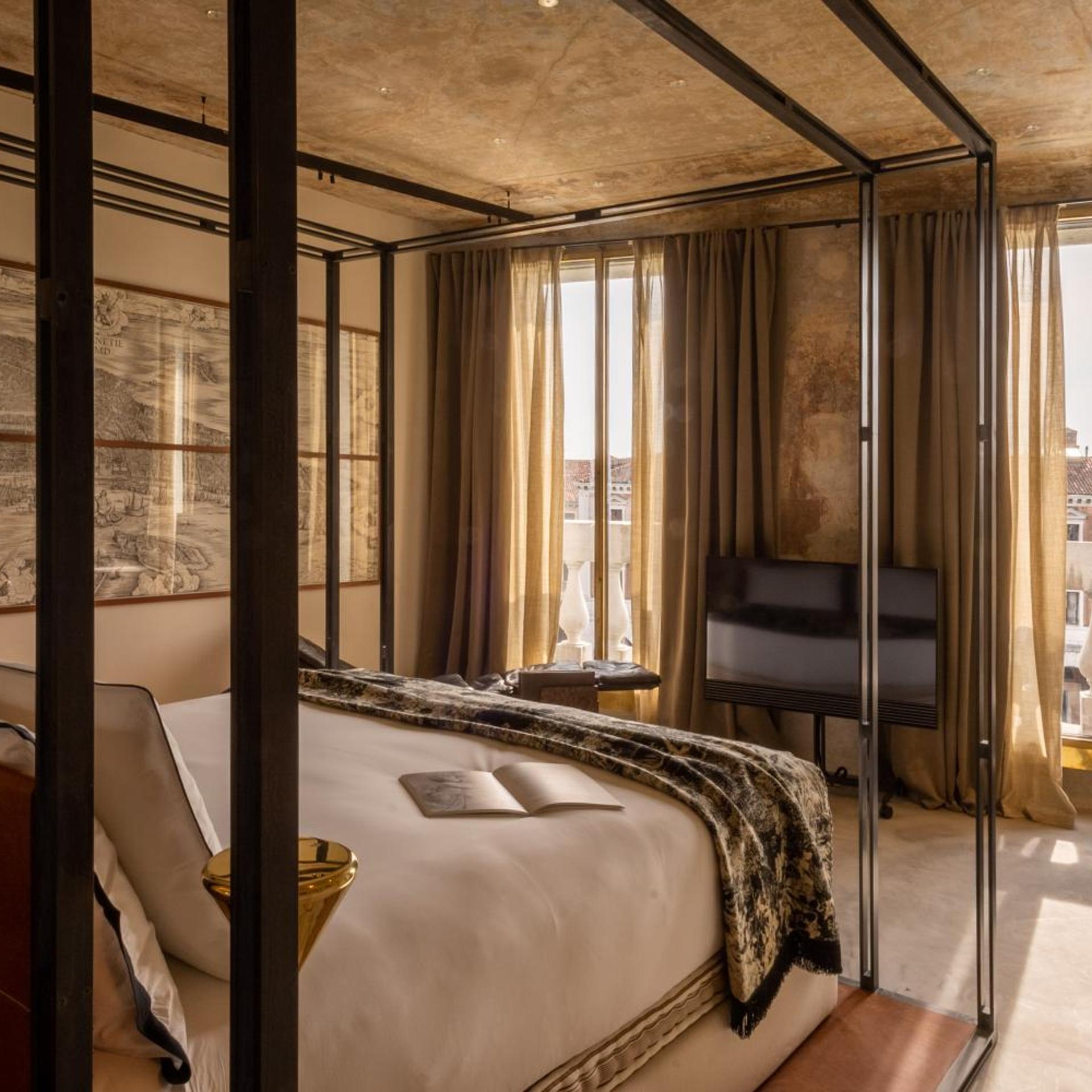 Grand, Special, King Bed, Rialto Bridge and Bridge View