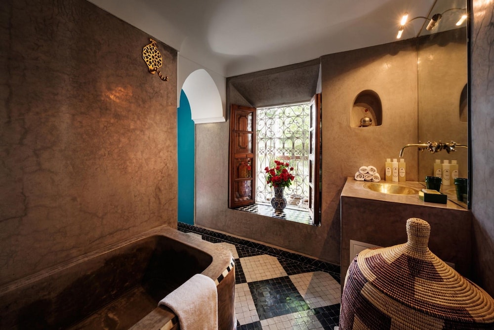 Riad Les Yeux Bleus 60/75