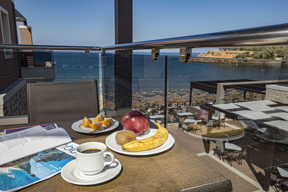 Golden Bay Suites 49/67