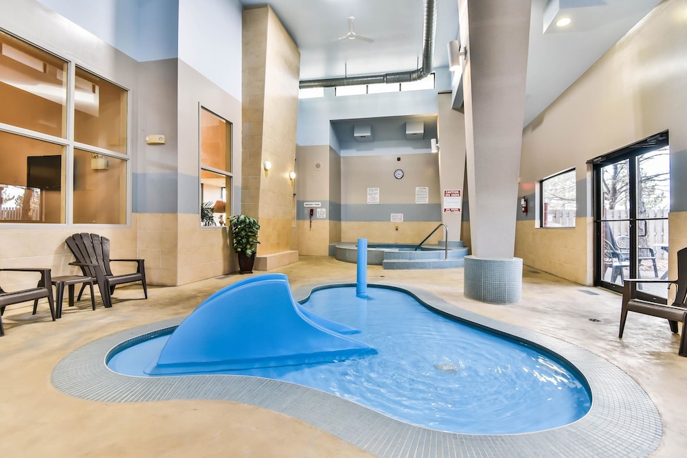 Comfort Inn & Suites Ambassador Bridge 2/39