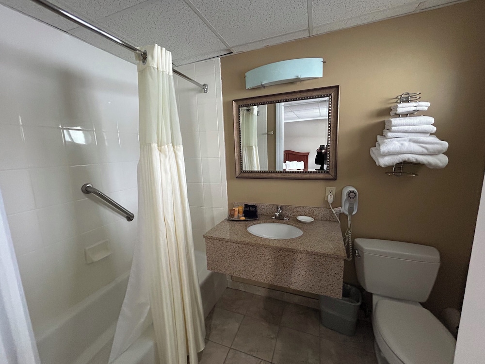 Golden Gables Inn Dazzler Select by Wyndham 60/60