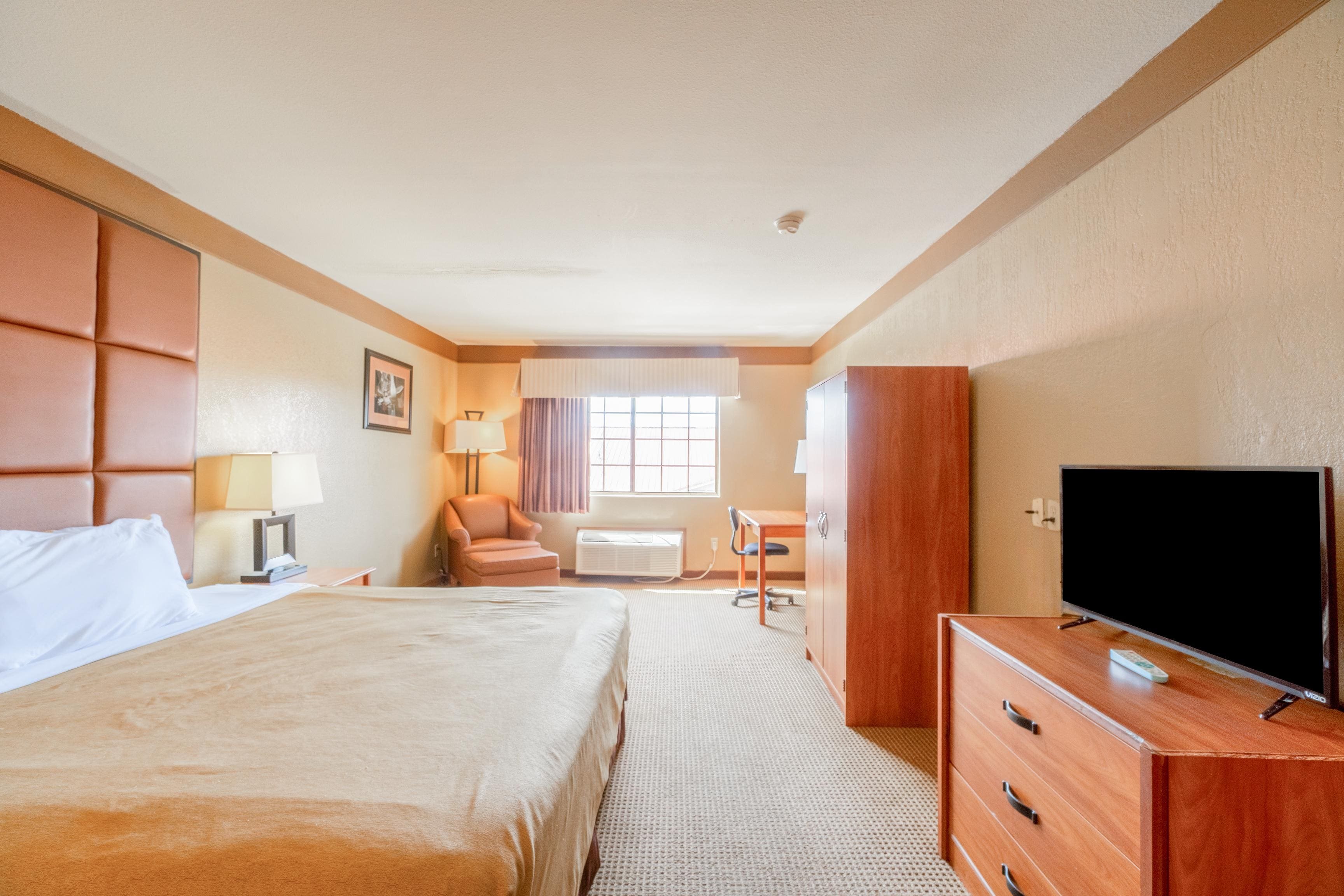 Days Inn & Suites by Wyndham Beeville 16/42