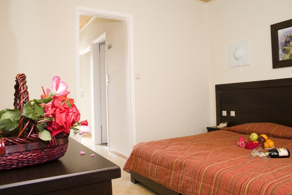 2 BEDROOMS, APARTMENT