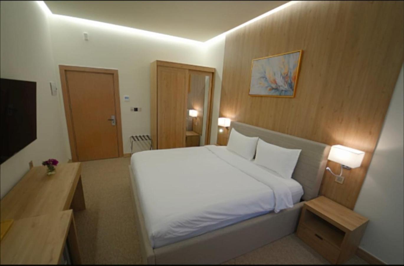 BAZ Hotel 22/73