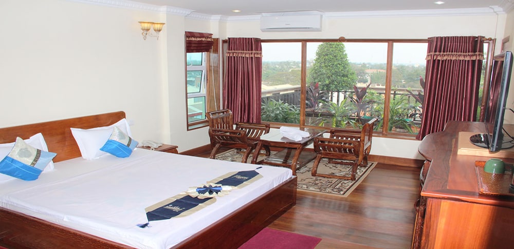 Deluxe, King Bed, Garden View