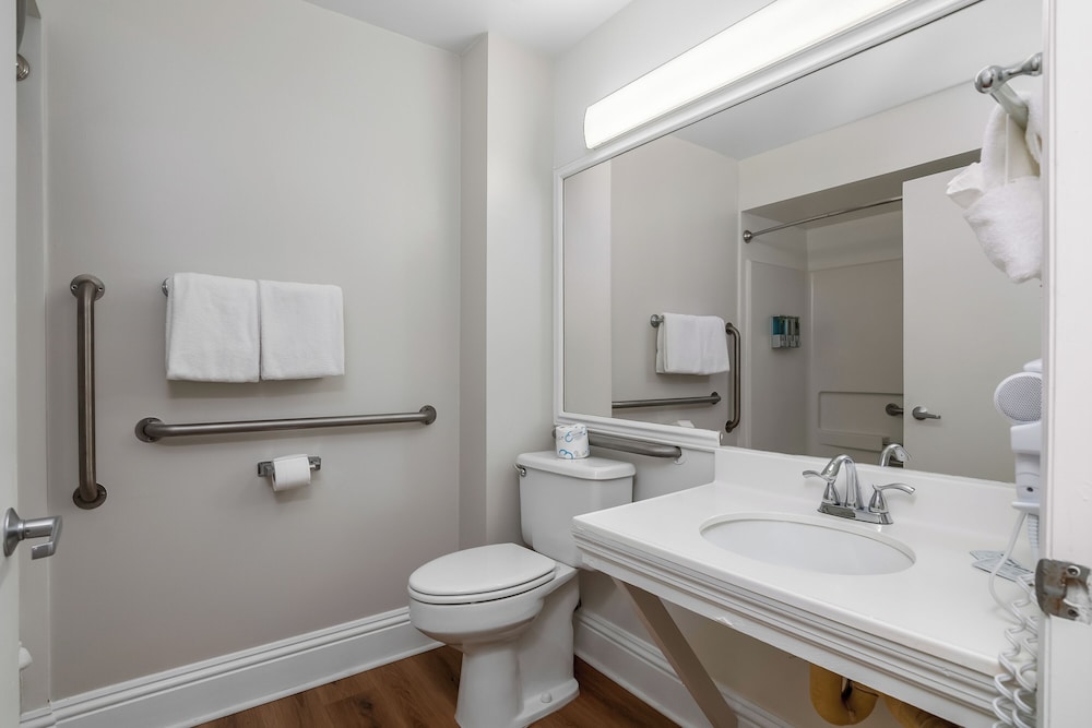 Naples Park Central Hotel 50/50