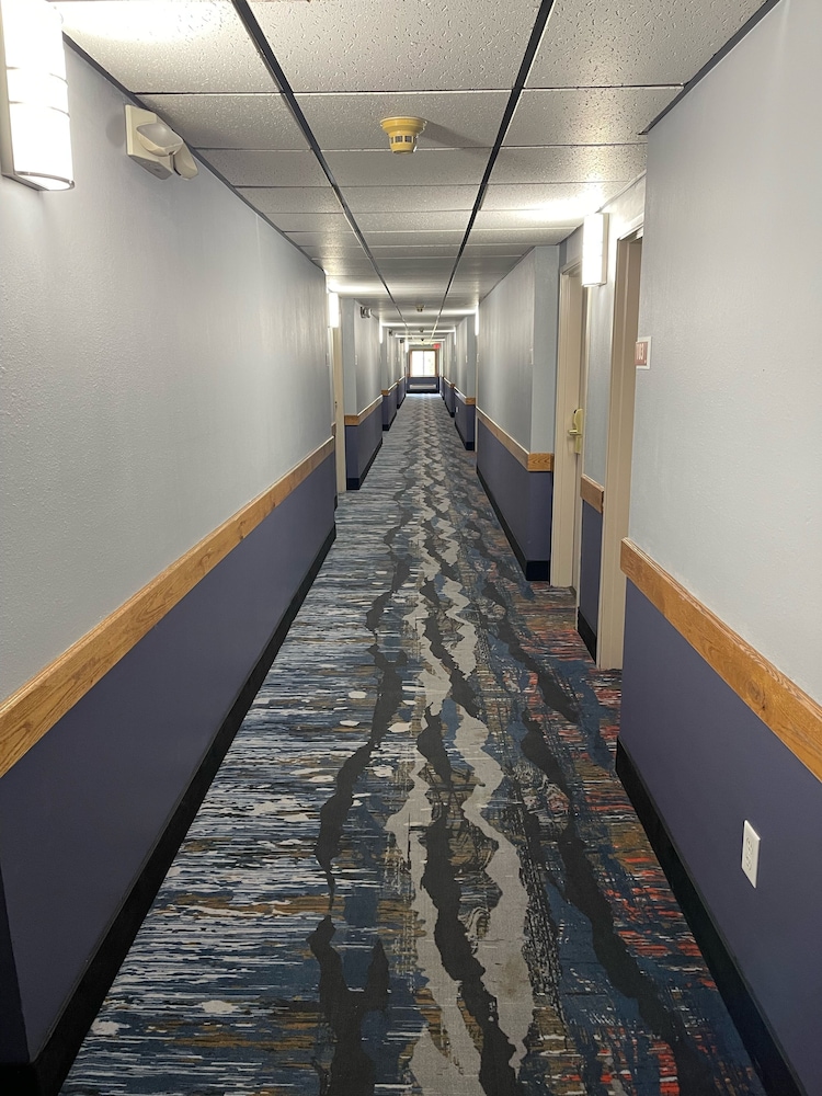 AmericInn by Wyndham Ladysmith 14/25