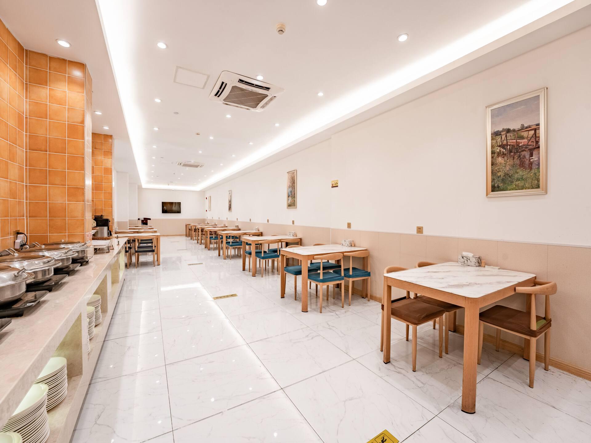 Vienna International Hotel(Jinfang Subway Station,East Railway Station, Hangzhou) 35/37