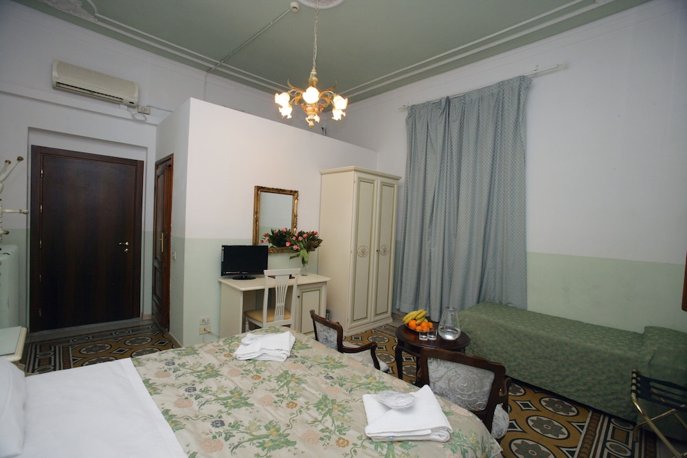 Hotel Desiree 35/62