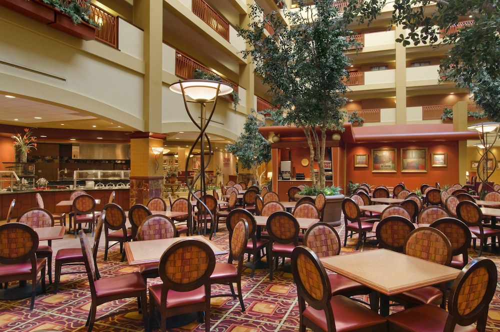 Embassy Suites by Hilton Hampton Convention Center 39/46
