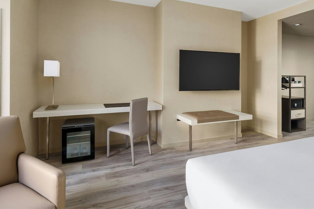 AC Hotel St. Petersburg 39/48