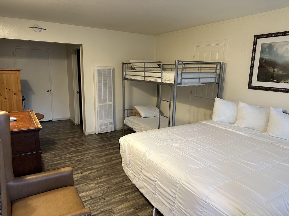 FAMILY, KING BED, BUNK BED