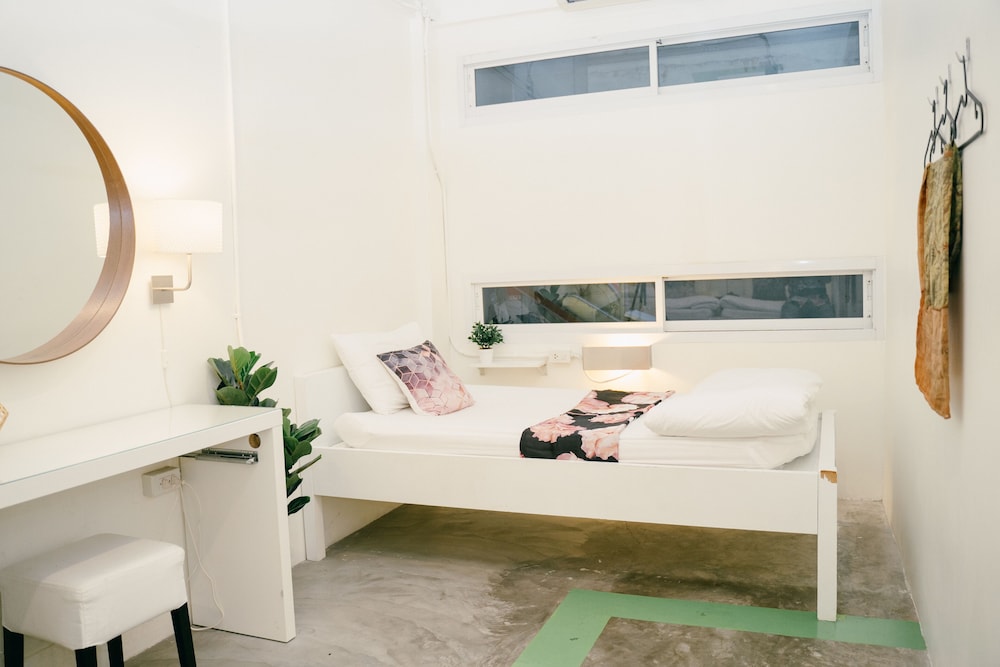 HQ HOSTEL SILOM 13/49